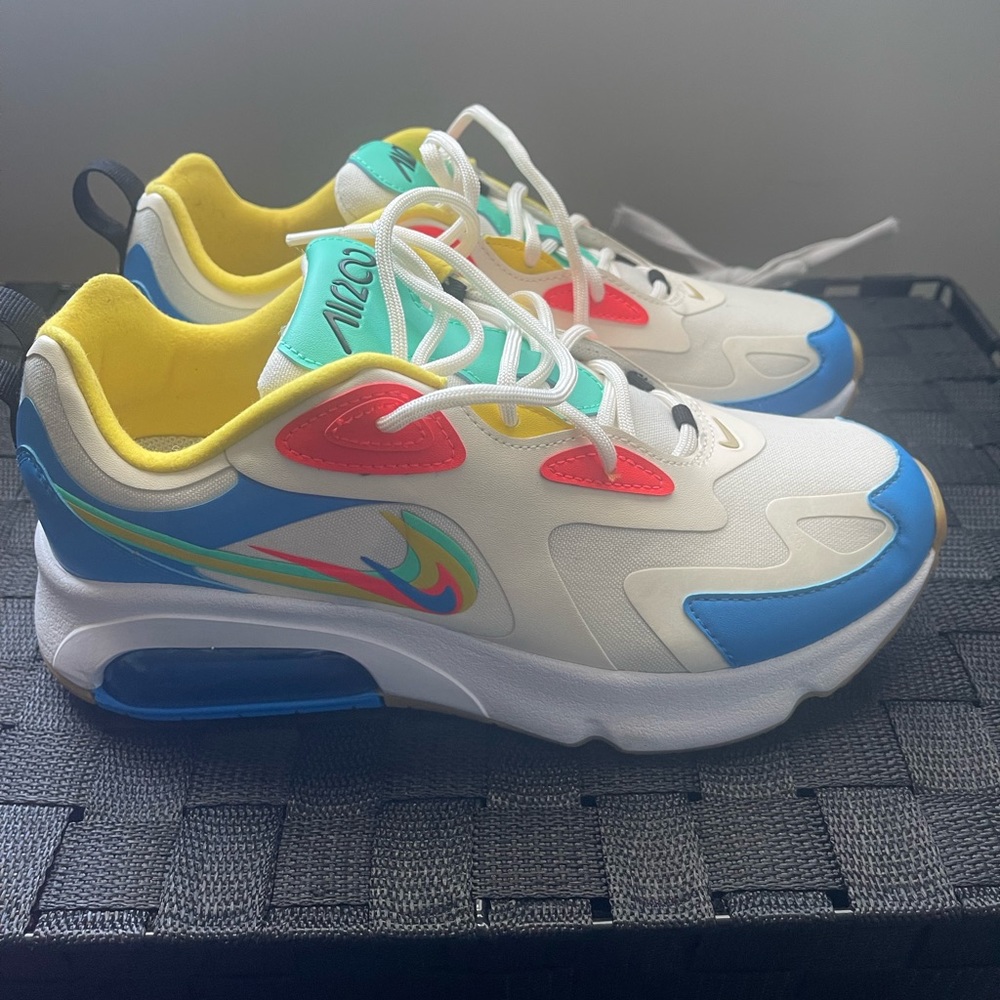 Women’s Nike Air Max 200 - Picture 2 of 5